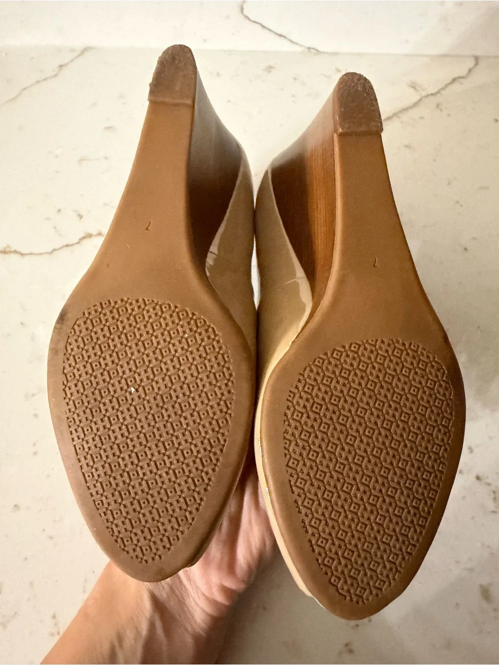 Tory Burch jade 85mm Beige Patent Peep-Toe Heels with Gold Logo